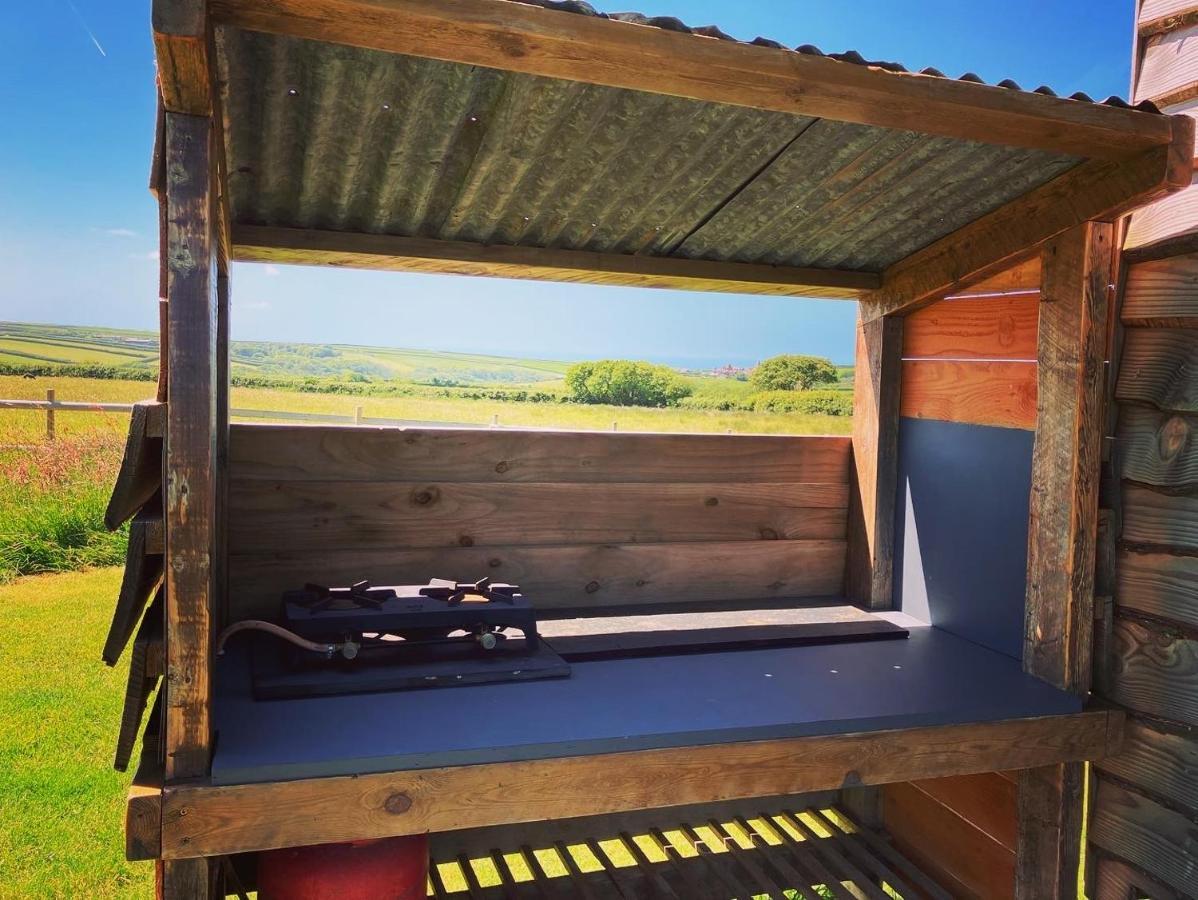 Shepherds Hut In A Private Meadow With Sea Views Hartland Kültér fotó