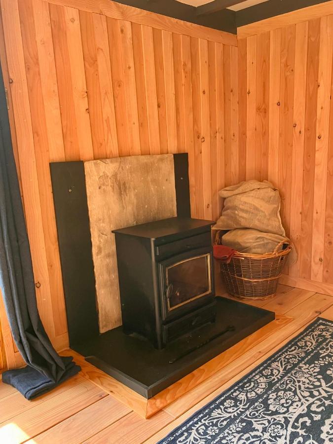 Shepherds Hut In A Private Meadow With Sea Views Hartland Kültér fotó
