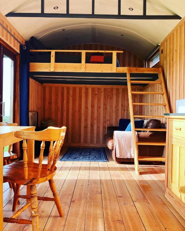 Shepherds Hut In A Private Meadow With Sea Views Hartland Kültér fotó